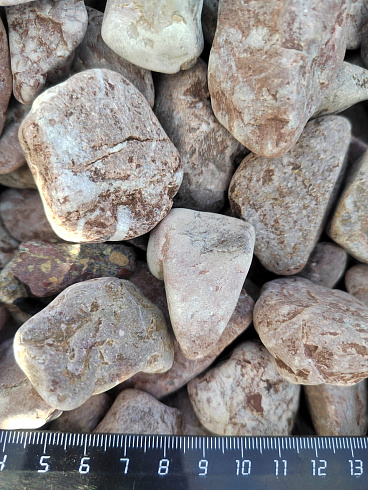 Kamenclub.ru: Мраморная крошка (щебень галтованный розовый) фр.20-40 мм.  купить в Коломне мрамор розовый, красный оголтованный округлый щебень  15000 руб/т   фото КАМЕНЬ КЛУБ