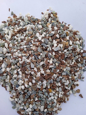 Kamenclub.ru: Мраморная крошка (щебень крошка микс : белый-черный-розовый) фр. 3-5 мм.  купить в Коломне мрамор белый, черный, розовый, разноцветный мраморная каменная крошка декорвтивная 12000 руб/т   фото КАМЕНЬ КЛУБ