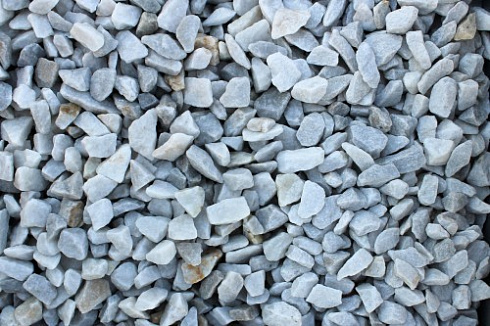 Kamenclub.ru: Мраморная крошка, щебень, цвет-белый,  фр. 20-40 мм.  купить в Коломне мрамор белый молочный слоновая кость айвори  мраморная крошка ландшафтная 12000 руб/т   фото КАМЕНЬ КЛУБ