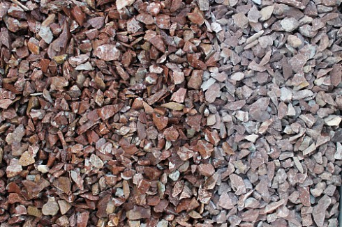 Kamenclub.ru: Мраморная крошка (щебень крошка розовый) фр. 10-20 мм.  купить в Коломне мрамор розовый, красный каменная декоративная крошка ландшафтная 11000 руб/т   фото КАМЕНЬ КЛУБ