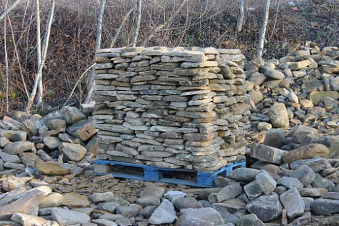 Kamenclub.ru: Песчаник колотый для облицовки (фр. 2-3 см)  купить в Коломне песчаник бежевый серый рыжий песчаник строительный 5000 руб/т   фото КАМЕНЬ КЛУБ