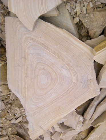 Kamenclub.ru: Форматный камень (плаха) пошаговая дорожка от 70-150 см (4 -12 см)  купить в Коломне плитняк  форматный плаха желтый песчаник 9 000 руб/т   фото КАМЕНЬ КЛУБ