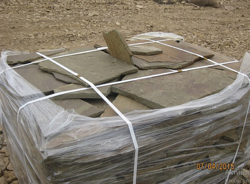 Kamenclub.ru: Песчаник пластушка серо-зеленый (3,0 см)  купить в Коломне песчаник серо-зеленый, серый, зеленый песчаник пластушка колотый рваный ландшафтный 10200 руб/м3   фото КАМЕНЬ КЛУБ