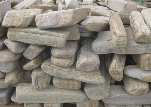 Kamenclub.ru: Песчаник пластушка галтованный желтый с рисунком (3 см)  купить в Коломне плитняк - пластушка желтый песчаник 21000 руб/м3   фото КАМЕНЬ КЛУБ