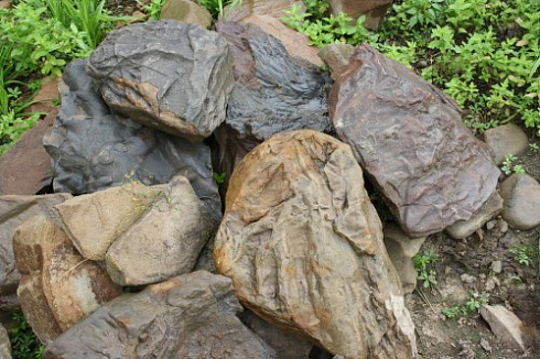 Kamenclub.ru: Песчаник декоративный ландшафтный (фр. 300-500 мм)  купить в Коломне песчаник желтый рыжий серый зеленый валун речной окатанный природный песчаника 4 500 руб/т   фото КАМЕНЬ КЛУБ