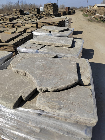 Kamenclub.ru: Песчаник галтованный для облицовки (фр. 2-5 см)  купить в Коломне песчник рыжий желтый серый песчаник окатанный речной 6 000 руб/т   фото КАМЕНЬ КЛУБ