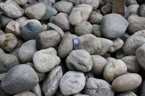 Kamenclub.ru: Речной валун (Ассорти) фр.100-300 мм.  купить в Коломне галечник серый, темно-серый, светло-серый речная галька крупных размеров 4200 руб/т   фото КАМЕНЬ КЛУБ