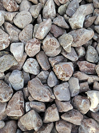 Kamenclub.ru: Мраморная крошка (щебень галтованный розовый) фр.10-20 мм.  купить в Коломне мрамор розовый, красный ландшафтный декоративный окатанный округлый щебень 15000 руб/т   фото КАМЕНЬ КЛУБ