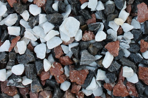 Kamenclub.ru: Мраморная крошка (щебень крошка микс: белый-зеленый-розовый) фр. 3-5 мм.  купить в Коломне мрамор белый, зеленый, розовый мраморная декоративная крошка каменная 12000 руб/т   фото КАМЕНЬ КЛУБ