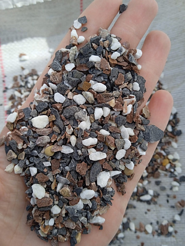 Kamenclub.ru: Мраморная крошка (щебень крошка микс: белый-зеленый-розовый) фр. 3-5 мм.  купить в Коломне мрамор белый, зеленый, розовый мраморная декоративная крошка каменная 12000 руб/т   фото КАМЕНЬ КЛУБ