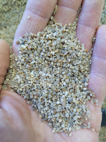 Кварцевый песок для водоподготовки фр. 1,6-3 мм.  купить в Коломне фото Камень Клуб