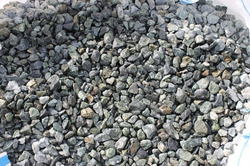 Kamenclub.ru: Щебень крошка зеленый (змеевик) фр. 20-40 мм.  купить в Коломне мрамор зеленый, салатовый ландшафтная мраморная крошка 8500 руб/т   фото КАМЕНЬ КЛУБ