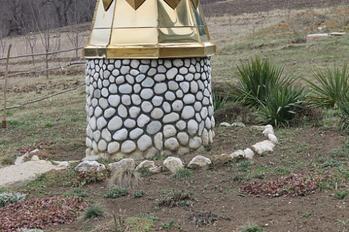 Kamenclub.ru: Галька речная плоская (бело-серая) фр. 100-200-300 мм. купить  в Коломне галька речная плоская серый, белый, бело-серый, серо-белый речная галька плоская  9000 руб/т   фото КАМЕНЬ КЛУБ