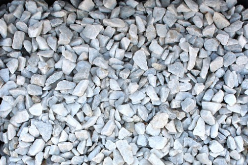 Kamenclub.ru: Мраморная крошка, щебень, цвет-белый, фр. 3-5 мм.  купить в Коломне мрамор белый молочный бежевый мрамор колотый 11500 руб/т   фото КАМЕНЬ КЛУБ