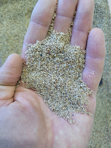 Кварцевый песок для площадок фр. 0,6-1,2 мм.  купить в Коломне фото Камень Клуб