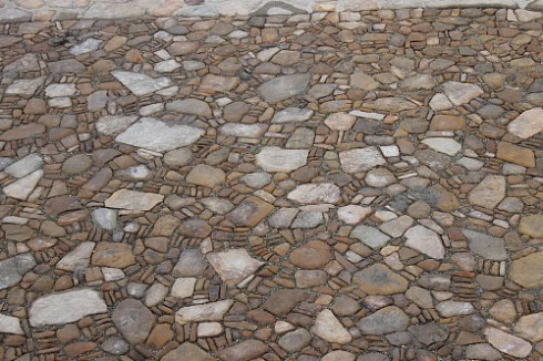 Kamenclub.ru: Песчаник для мощения дорожек, площадок, парковок ( фр 5-10 см)  купить в Коломне песчаник  серый желтый коричневый рыжий песчаник оголтованный окатанный 6500 руб/т   фото КАМЕНЬ КЛУБ