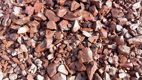 Kamenclub.ru: Щебень крошка красный (ЯШМА) фр. 5-10 мм.  купить в Коломне крошка каменная яшмы красный, бордовый, темно-красный декоративная крошка ландшафтная каменная яшмоидная 8500 руб/т   фото КАМЕНЬ КЛУБ