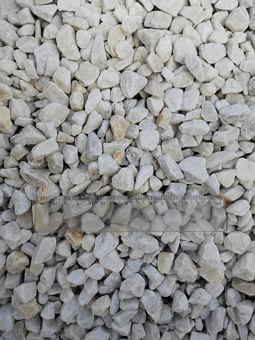Kamenclub.ru: Мраморная крошка, щебень, цвет-белый, фр. 10-20 мм.  купить в Коломне мрамор белый, молочный айвори каменная ландшафтная декоративная крошка шебня 12000 руб/т   фото КАМЕНЬ КЛУБ