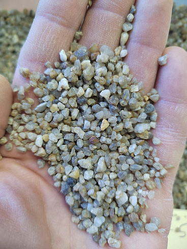 Кварцевый песок для площадок фр. 2-5 мм.  купить в Коломне фото Камень Клуб