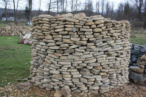 Kamenclub.ru: Песчаник для мощения дорожек, площадок, парковок ( фр 5-10 см)  купить в Коломне песчаник  серый желтый коричневый рыжий песчаник оголтованный окатанный 6500 руб/т   фото КАМЕНЬ КЛУБ