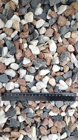 Kamenclub.ru: Мраморная крошка (щебень галтованный микс:белый-зеленый-розовый) фр.20-40 мм.  купить в Коломне мрамор белый, зеленый, розовый мрамор декоративный (галтовка) 15500 руб/т   фото КАМЕНЬ КЛУБ